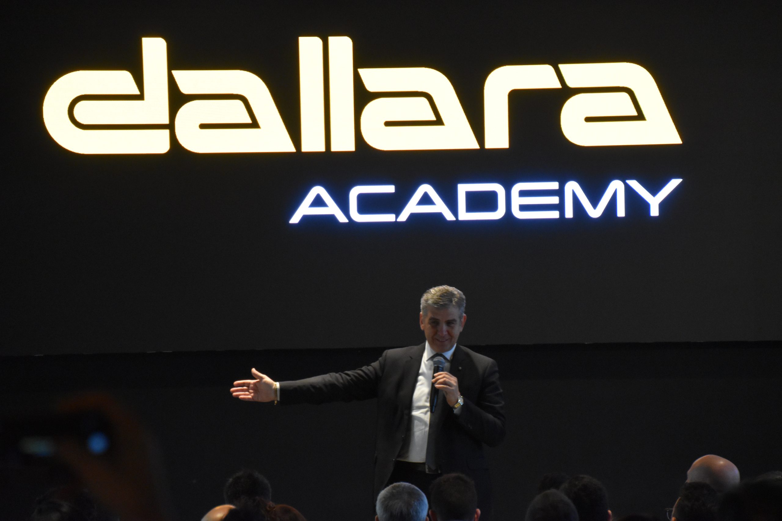 CHI SONO I RELATORI DELLA DATA SALES FORCE “IL CAPITALE INVISIBILE”?