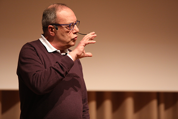 La più grande soddisfazione di Max Damioli al termine dell’evento tenutosi il 24 febbraio? “Vedere entrare le persone in aula con uno sguardo, ed uscire con occhi diversi”.